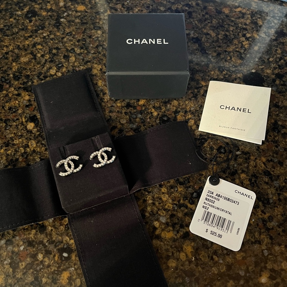 CHANEL Earrings 🖤😍 NWT